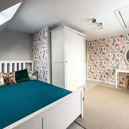 With Sauna And Pool, 4 Bedrooms Holiday home Choczewo