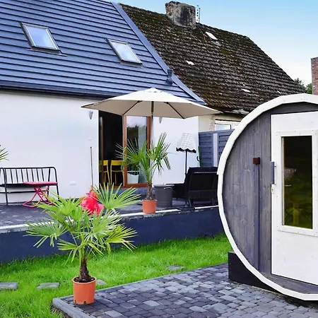 With Sauna And Pool, 4 Bedrooms Holiday home *