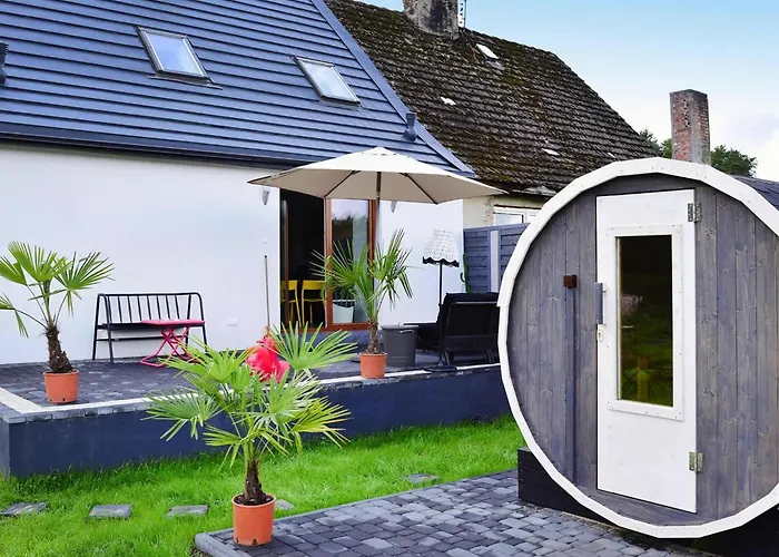 With Sauna And Pool, 4 Bedrooms 펜션 *